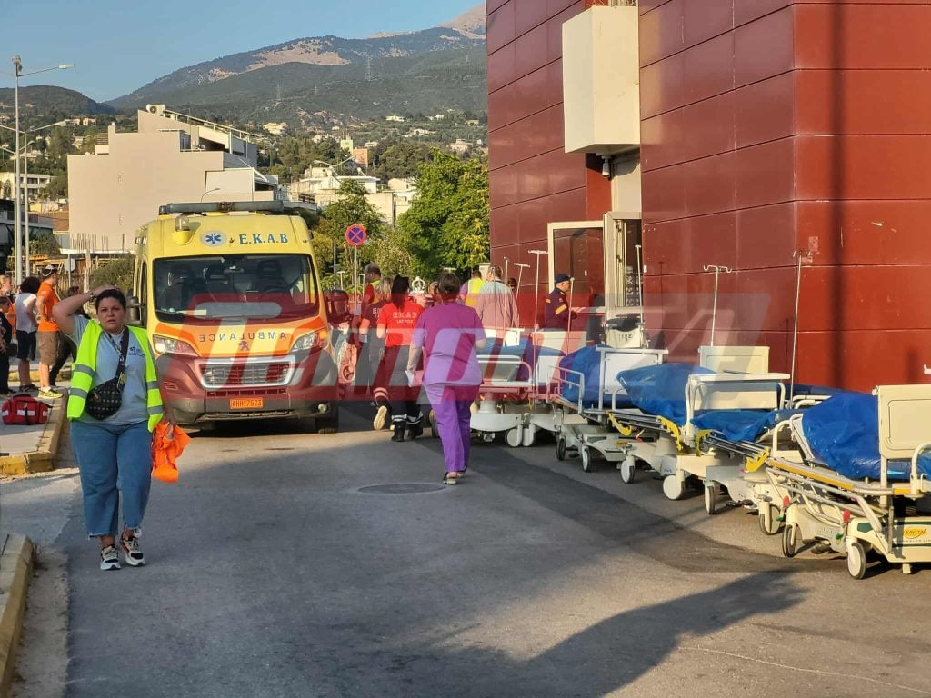Υπό έλεγχο η φωτιά στο ΓΝ "Άγιος Ανδρέας" Πάτρας - Ακόμα εκκενώνονται κλινικές - Αποπνικτική η κατάσταση - «Για προληπτικούς λόγους μετακινούμε ασθενείς», λέει ο Γεωργιάδης - ΔΕΙΤΕ ΦΩΤΟΓΡΑΦΙΕΣ από την επιχείρηση απομάκρυνσης του εξοπλισμού