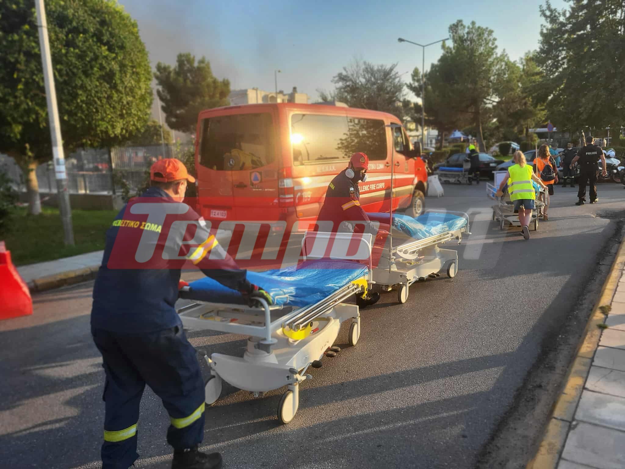 Υπό έλεγχο η φωτιά στο ΓΝ "Άγιος Ανδρέας" Πάτρας - Ακόμα εκκενώνονται κλινικές - Αποπνικτική η κατάσταση - «Για προληπτικούς λόγους μετακινούμε ασθενείς», λέει ο Γεωργιάδης - ΔΕΙΤΕ ΦΩΤΟΓΡΑΦΙΕΣ από την επιχείρηση απομάκρυνσης του εξοπλισμού