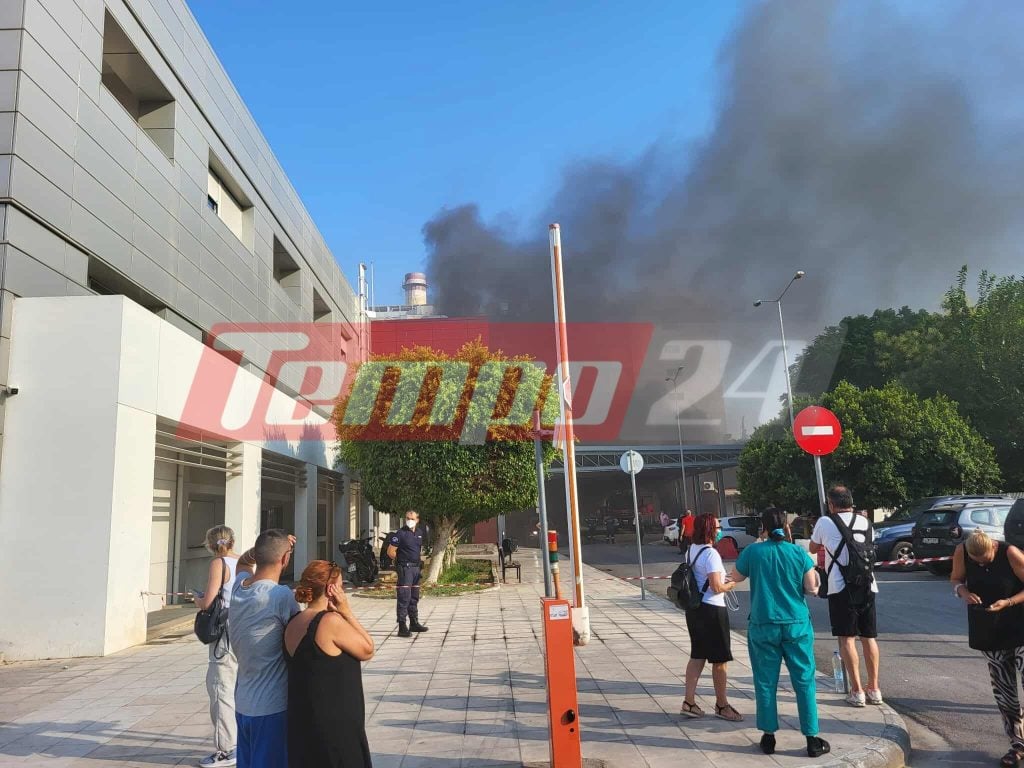 Πάτρα: Φωτιά στο ΓΝ "Άγιος Ανδρέας" - Η αστυνομία σταμάτησε άνδρα που ήθελε να δει τον πατέρα του - 58 ασθενείς μεταφέρονται σε άλλες κλινικές - Έκτακτη οδηγία να μείνουν στα σπίτια τους έλαβαν κάτοικοι της περιοχής λόγω του πυκνού καπνού- Νέες ΦΩΤΟ - ΒΙΝΤΕΟ