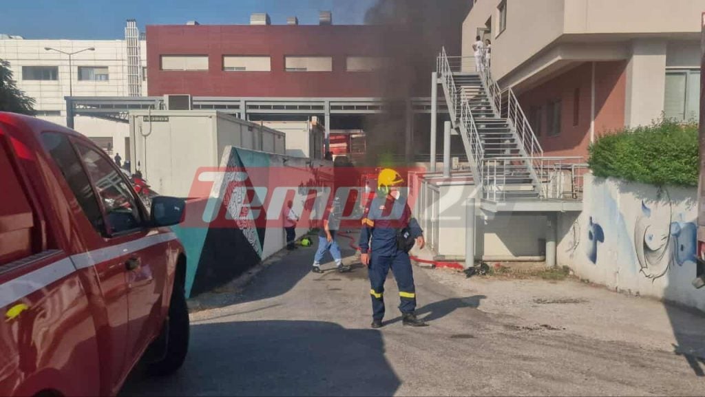 Πάτρα: Φωτιά στο ΓΝ "Άγιος Ανδρέας" - Η αστυνομία σταμάτησε άνδρα που ήθελε να δει τον πατέρα του - 58 ασθενείς μεταφέρονται σε άλλες κλινικές - Έκτακτη οδηγία να μείνουν στα σπίτια τους έλαβαν κάτοικοι της περιοχής λόγω του πυκνού καπνού- Νέες ΦΩΤΟ - ΒΙΝΤΕΟ