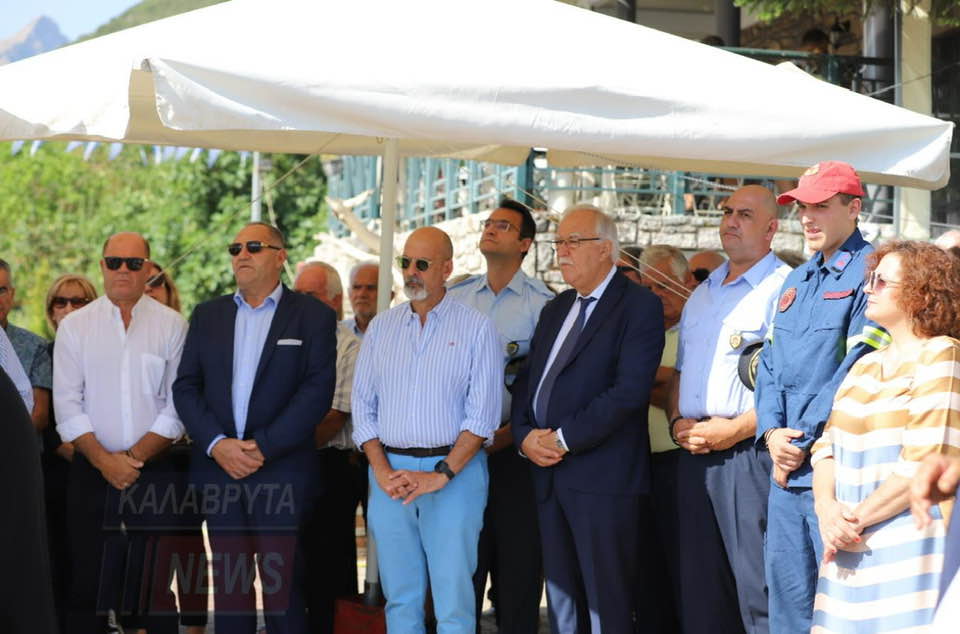 Ο Χαράλαμπος Μπονάνος στο Τρεχλό για τα θύματα του βομβαρδισμού από τους Γερμανούς