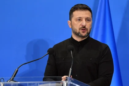 Ρωσική επίθεση άφησε χωρίς ηλεκτρικό ρεύμα 220.000 καταναλωτές στην Ουκρανία, λέει ο Ζελένσκι