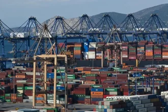 Η ΕΕ προετοιμάζει σχέδιο δασμών 100 δισ. ευρώ αν δεν υπάρξει συμφωνία με τον Τραμπ