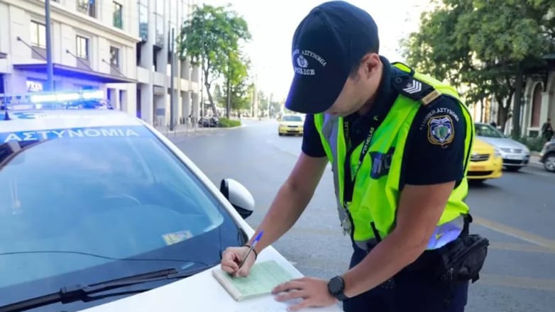 Έγραψαν για κράνος οδηγό αυτοκινήτου