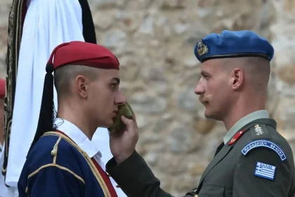 Δεν θα παραστούν Κωνσταντοπούλου, Βελόπουλος και Νατσιός στη δεξίωση για την 51η επέτειο αποκατάστασης της Δημοκρατίας