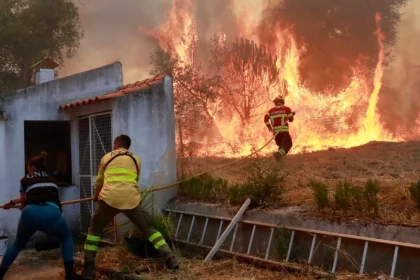Πορτογαλία: Τρεις μεγάλες δασικές πυρκαγιές σε εξέλιξη - Σε κατάσταση συναγερμού ολόκληρη η χώρα
