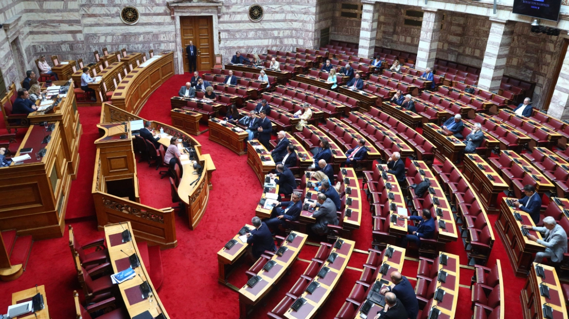 Με νέα ένταση για την επεισοδιακή ψηφοφορία στην υπόθεση ΟΠΕΚΕΠΕ ξεκίνησε η σημερινή συνεδρίαση στη Βουλή