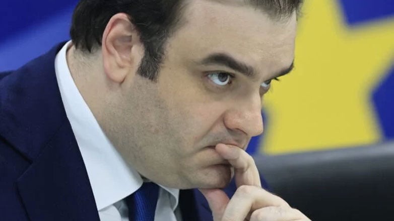 Μήνυση και αγωγή Πιερρακάκη για δημοσιεύματα που του επιτέθηκαν προσωπικώς για τα ψηφιακά έργα