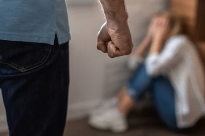 Πάτρα: 49χρονος χτύπησε τη σύζυγό του, την έριξε κάτω και την τράβηξε από τα μαλλιά