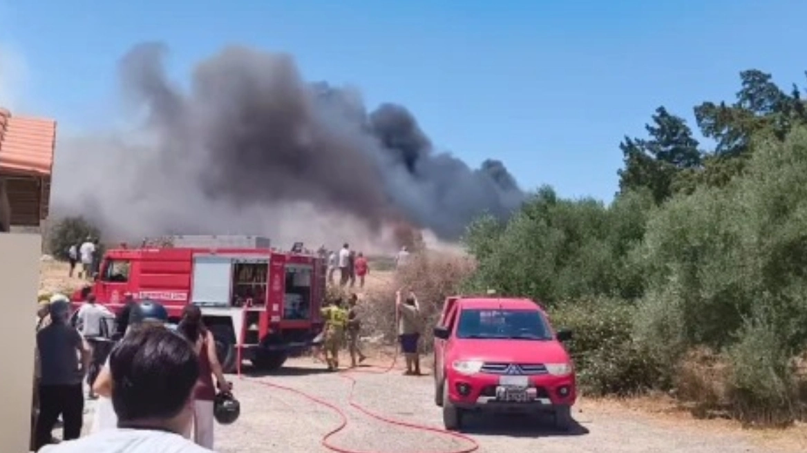 Οριοθετημένη η φωτιά κοντά σε σπίτια στην Βιγλιά Ιεράπετρας