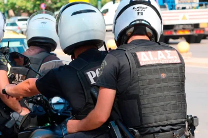 Συνελήφθη ζευγάρι για κλοπή στη Νίκαια - Καθάριζαν σπίτι και άρπαξαν τσάντα με 11.300 ευρώ