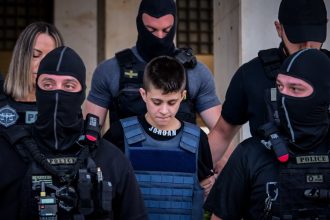 Ειρήνη Μουρτζούκου: Στον Κορυδαλλό με σκυμμένο κεφάλι – Την αποδοκίμασε το εξοργισμένο πλήθος