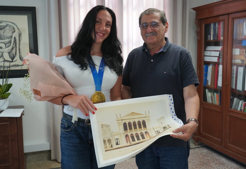 Ντένια Κουρέτα: Συγκινητική υποδοχή της Πατρινής παγκόσμιας πρωταθλήτριας στο Δημαρχείο
