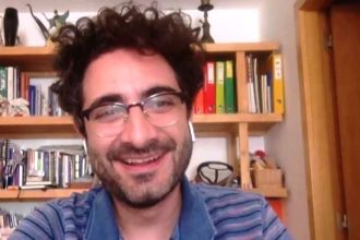 Λάμπρος Φισφής: «Χρησιμοποιώ πολλές ατάκες της καθημερινότητάς μου στην σειρά “Έχω παιδιά”»