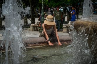 Σε τροχιά καύσωνα η χώρα από την Κυριακή - Πόσο θα διαρκέσει