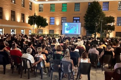 Το «αδιαχώρητο» στο νέο Δημαρχείο για το «Πάντα Υπάρχει το Αύριο»