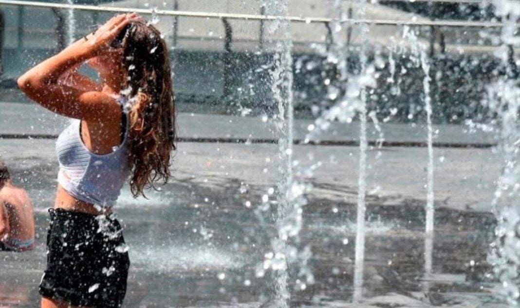 Προ των πυλών «επιθετικός» καύσωνας με 44 βαθμούς Κελσίου – Ανάσα «δροσιάς» με μπόρες το Σαββατοκύριακο