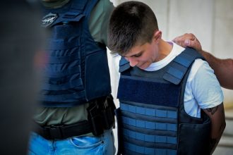 Η Ειρήνη Μουρτζούκου «έπνιγε τα μωρά με μαξιλάρι» – To χρονικό των τραγικών περιστατικών - «Θέλω να τα βγάλω από μέσα μου, δεν αντέχω άλλο», φέρεται να είπε στους Αστυνομικούς η 25χρονη που μετάγεται στην Πάτρα