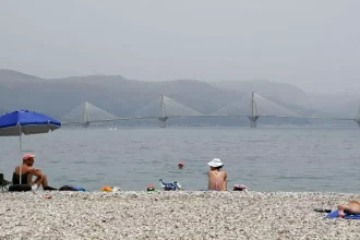 Καιρός: Καυτοί, δυνατοί άνεμοι θα πλήξουν σήμερα την Πάτρα - Σε ποια πόλη της Δυτ. Ελλάδας το θερμόμετρο θα δείξει 43 βαθμούς