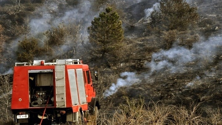 Απαγόρευση κυκλοφορίας την Παρασκευή σε περιοχές της Πάτρας για τον κίνδυνο πυρκαγιάς