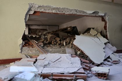 Έκρηξη στη Θεσσαλονίκη: Έσκαψαν τρύπα για να τοποθετήσουν τη βόμβα με τουλάχιστον 3 κιλά εκρηκτικής ύλης