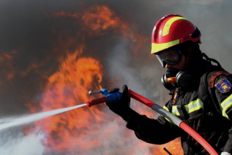 Φωτιά στη Μεσσηνία: Πυροσβέστης μεταφέρθηκε με ασθενοφόρο στο Νοσοκομείο