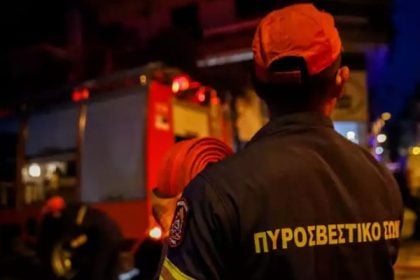 Πάτρα: Φωτιά στον πρώτο όροφο του εγκαταλελειμμένου κτιρίου του ΟΛΠΑ