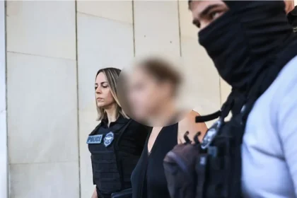 Η 43χρονη συνεχίζει να αρνείται την δολοφονία του Πολωνού καθηγητή - «Ήθελε να έχει μεγαλύτερη επαφή με τα παιδιά τους»