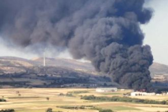 Αλεξανδρούπολη: Μεγάλη πυρκαγιά σε εργοστάσιο ανακύκλωσης