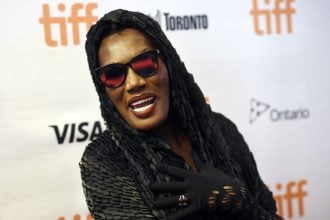 Grace Jones: Η Ιέρεια του Στυλ, της Μουσικής και της Οθόνης ανεβαίνει στο Sani Festival