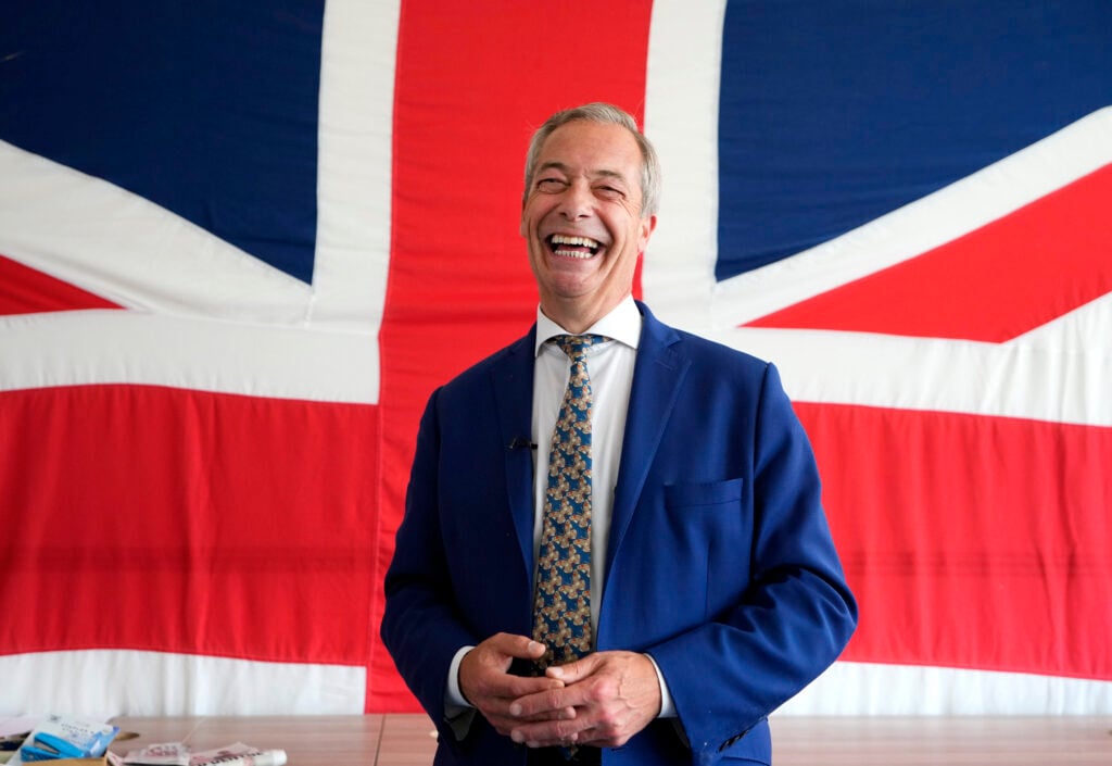 Βρετανία: Προβάδισμα του Reform UK - Σταθεροποίηση Φαράτζ στην κορυφή