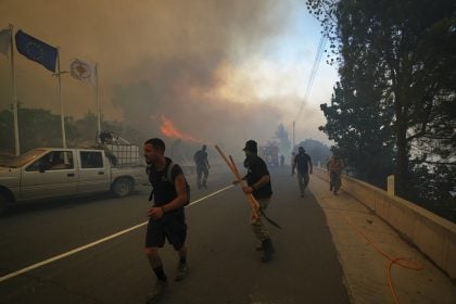 Αντιμέτωπη με μια από τις χειρότερες πυρκαγιές στην ιστορία της η Κύπρος – Δύο νεκροί, δεκάδες τραυματίες, κάηκαν δάση, σπίτια και αυτοκίνητα