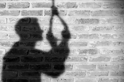 Τραγωδία: Βρήκε τον γιο της απαγχονισμένο μέσα στο σπίτι