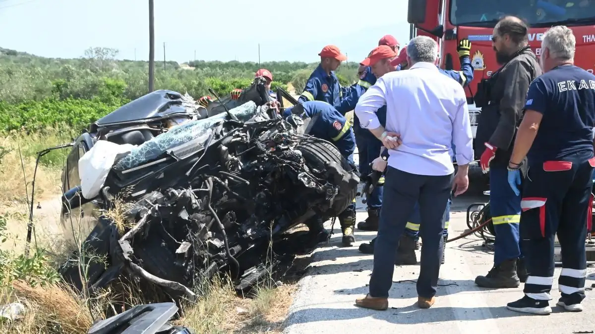 Τρεις νεκροί από σφοδρό τροχαίο δυστύχημα - Νταλίκα συγκρούστηκε μετωπικά με τζιπ