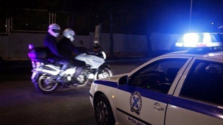 Επεισόδιο με πυροβολισμούς και τραυματίες, τα ξημερώματα, έξω από beach bar 