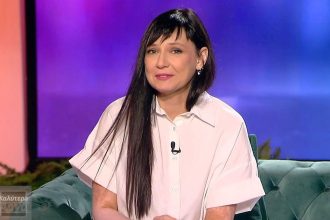 Αθηναΐς Νέγκα: «Λύγισε» στη κάμερα ακούγοντας για τον πατέρα της