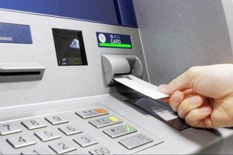 ΑΤΜ τραπεζών: Αναλήψεις χωρίς προμήθεια από τις 11 Αυγούστου