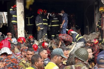 Τραγωδία στο Μπαγκλαντές: Τουλάχιστον 16 νεκροί από τη συντριβή πολεμικού αεροσκάφους σε σχολείο