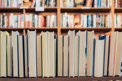 ΔΥΠΑ: Από 6 Αυγούστου οι αιτήσεις για επιταγές αγοράς βιβλίων