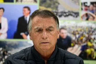 Ο Μπολσονάρο υποχρεώθηκε να φορά ηλεκτρικό βραχιολιάκι στη Βραζιλία: «Υπέρτατη ταπείνωση»