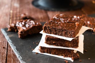 Vegan brownie χωρίς ζάχαρη μόνο με 3 υλικά