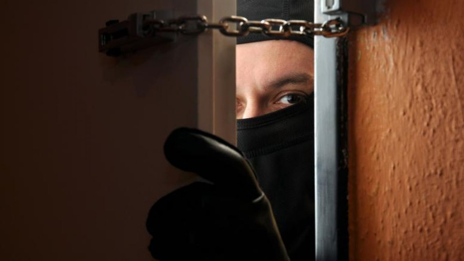 Πάτρα: Έπιασαν το διαρρήκτη στα πράσα