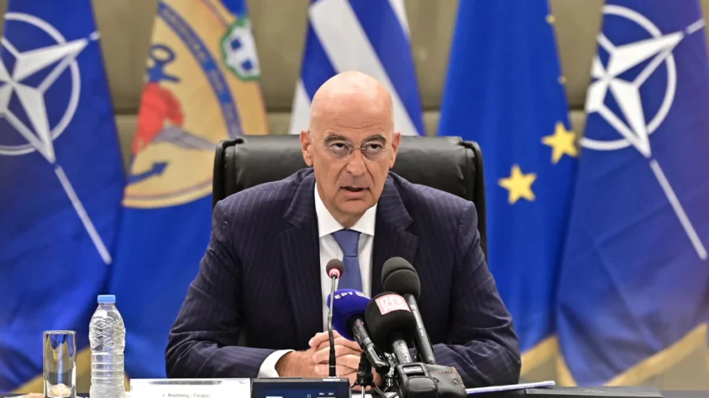 Ανακοινώσεις Δένδια: Θητεία μόνο στον Στρατό Ξηράς, αυξάνεται ο μισθός των στρατευμένων από €8 ευρώ σε €50- €100