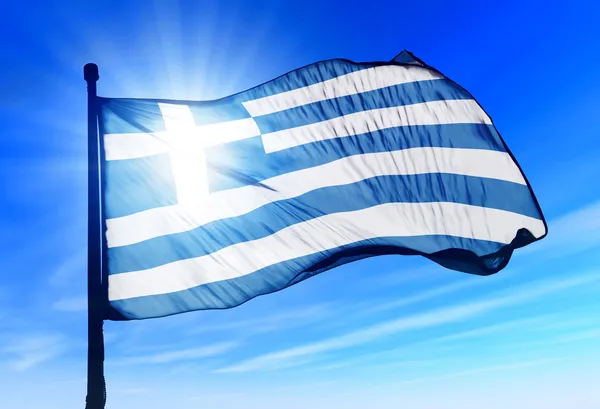 Αχαΐα: Πέρασαν χειροπέδες σε ανήλικους που "κουρέλιασαν" την ελληνική σημαία