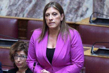 Στην Επιτροπή Δεοντολογίας στέλνει ο Κακλαμάνης την Κωνσταντοπούλου μετά από επεισόδιο με τον Γιώργο Λαμπρούλη