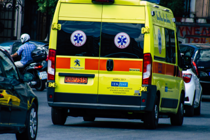 Τραγωδία: ΙΧ καρφώθηκε σε ελιά, νεκρός ένας ανήλικος!