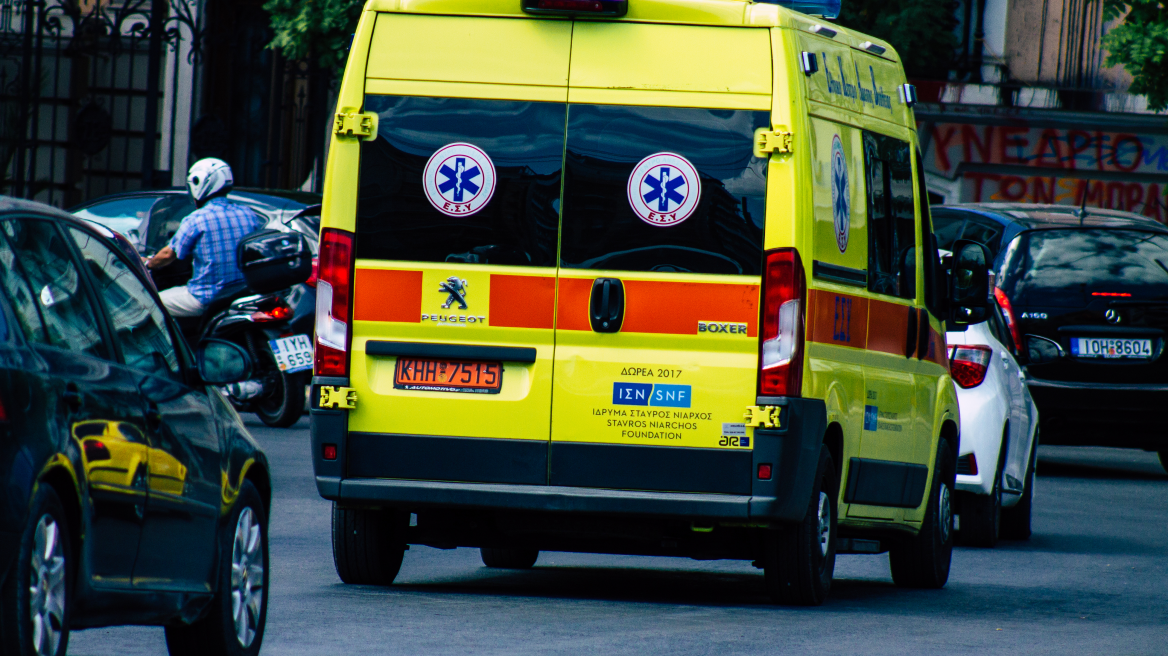Τραγωδία: ΙΧ καρφώθηκε σε ελιά, νεκρός ένας ανήλικος!