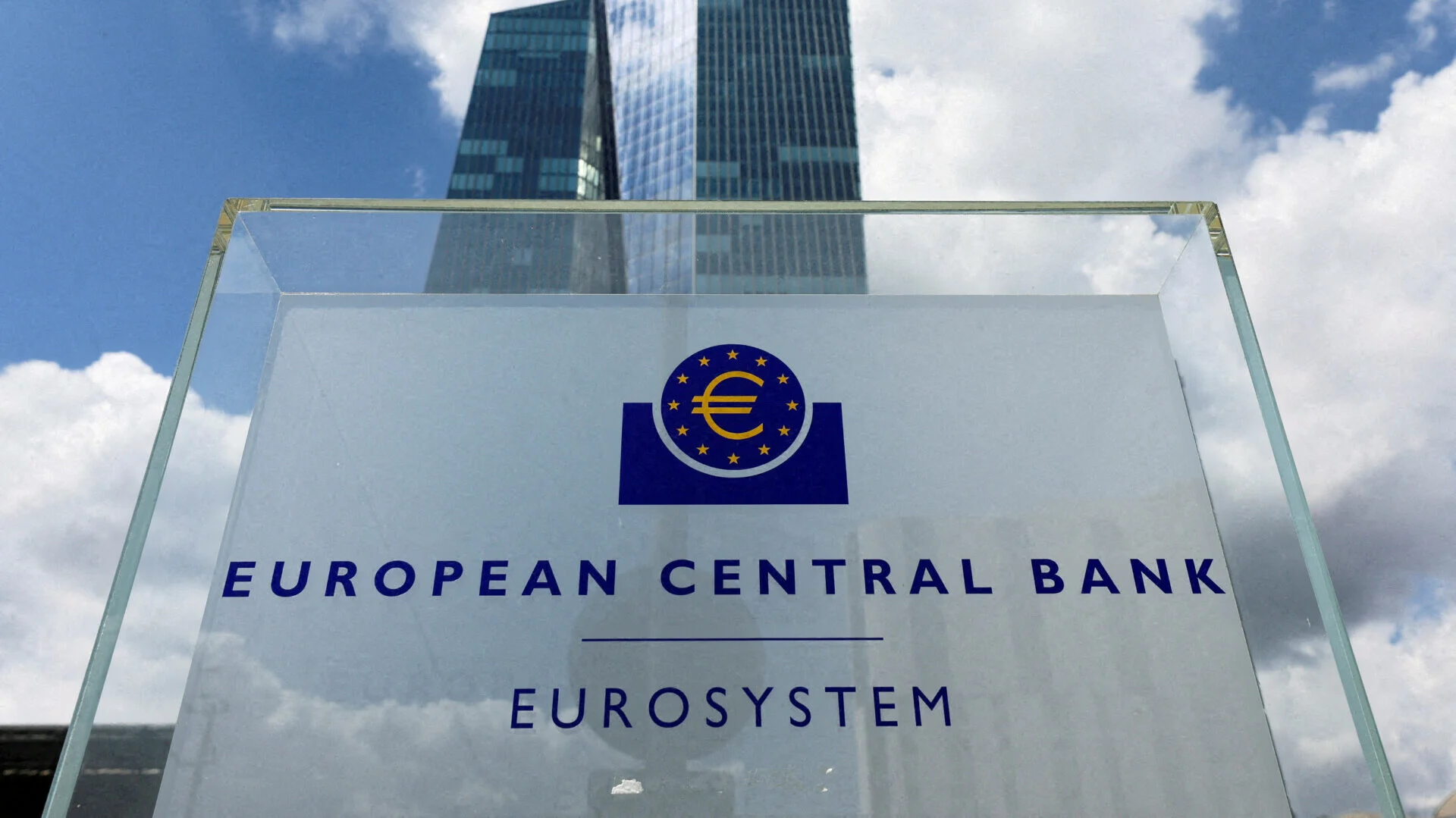 ΕΚΤ: Άφησε αμετάβλητα τα επιτόκια μετά από οχτώ μειώσεις