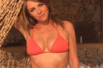 Ελίζαμπεθ Χάρλεϊ: Η φωτογραφία από τις διακοπές της στην Ελλάδα για την Παγκόσμια Ημέρα Μπικίνι