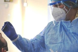 ΕΟΔΥ: Αυξήθηκε η διασπορά του κορονοϊού - Επικρατεί η παραλλαγή XEC